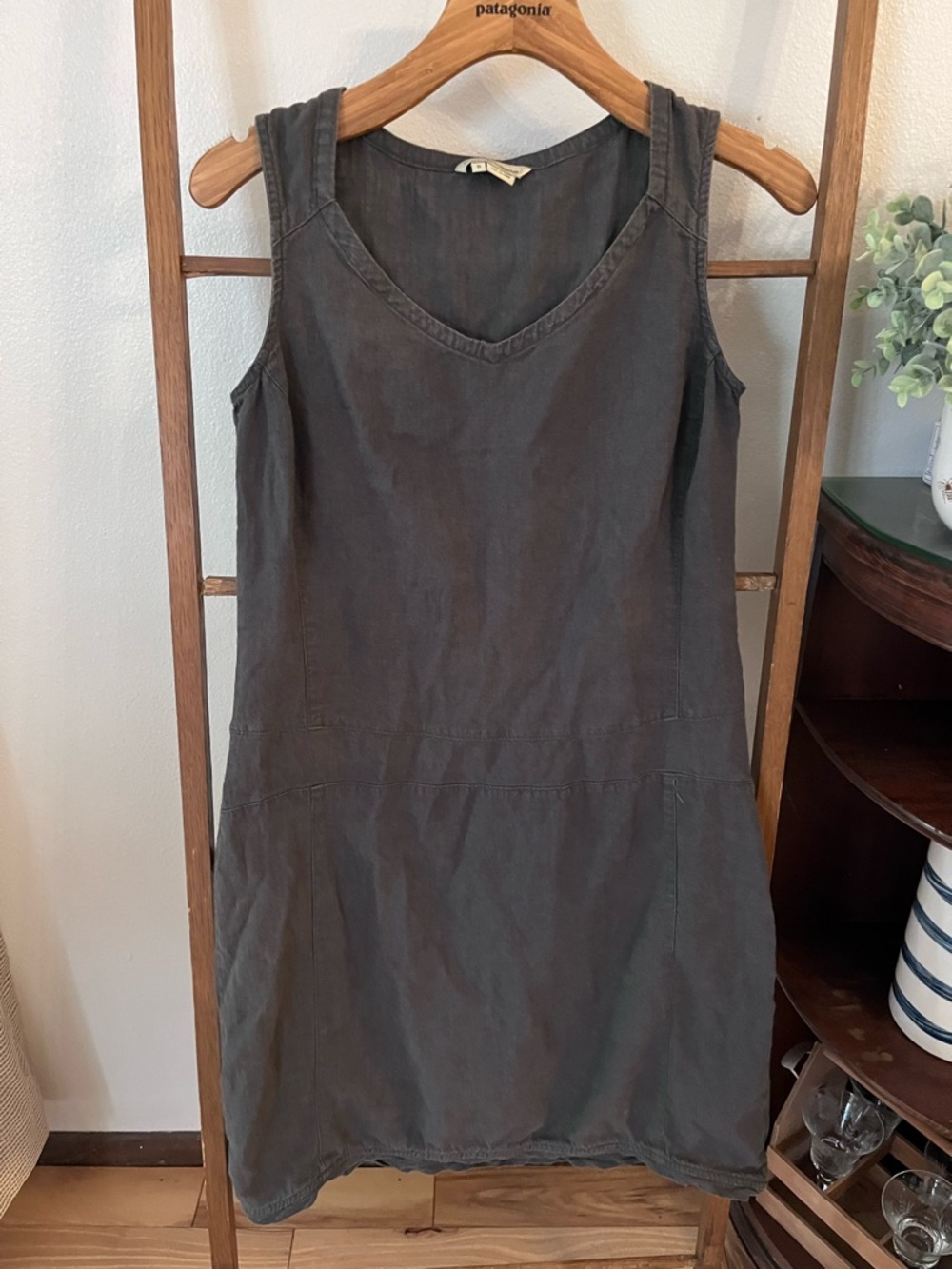 Royal Robbins Sleeveless Scoop Neck Dress in olive green